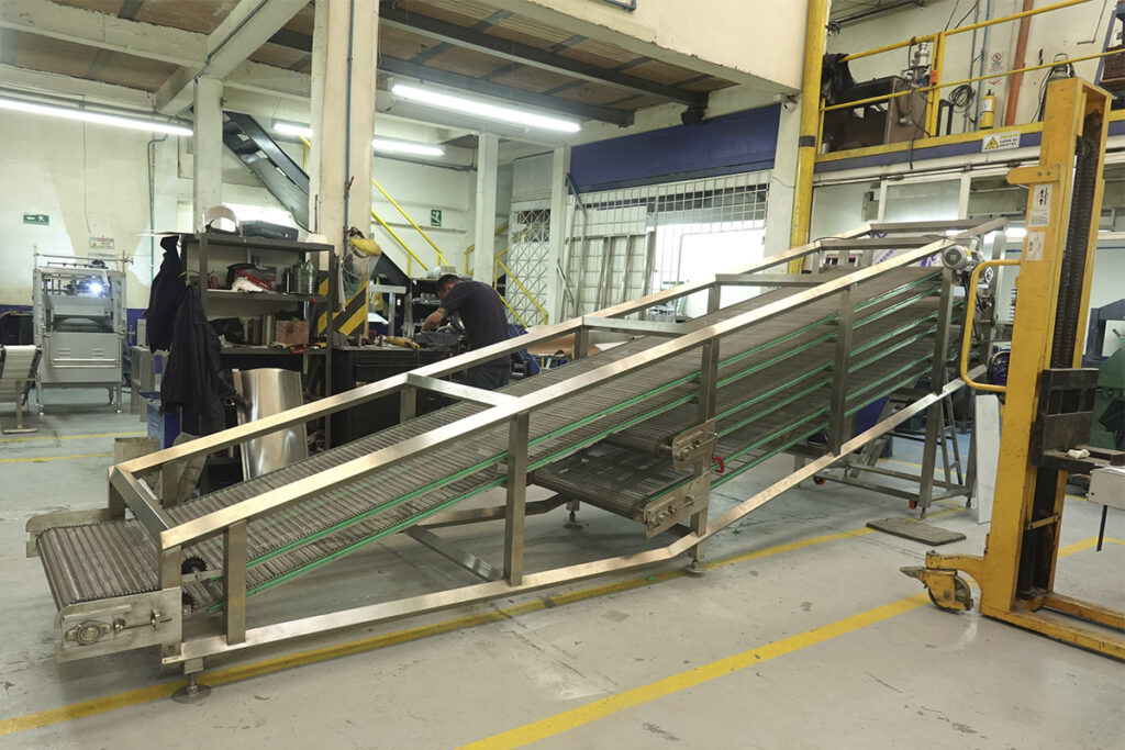 En INNA nos encargamos de todo: desde la preparación del espacio hasta la puesta en marcha de tu línea de producción. Garantizamos precisión técnica, integración total y alto rendimiento desde el primer día.