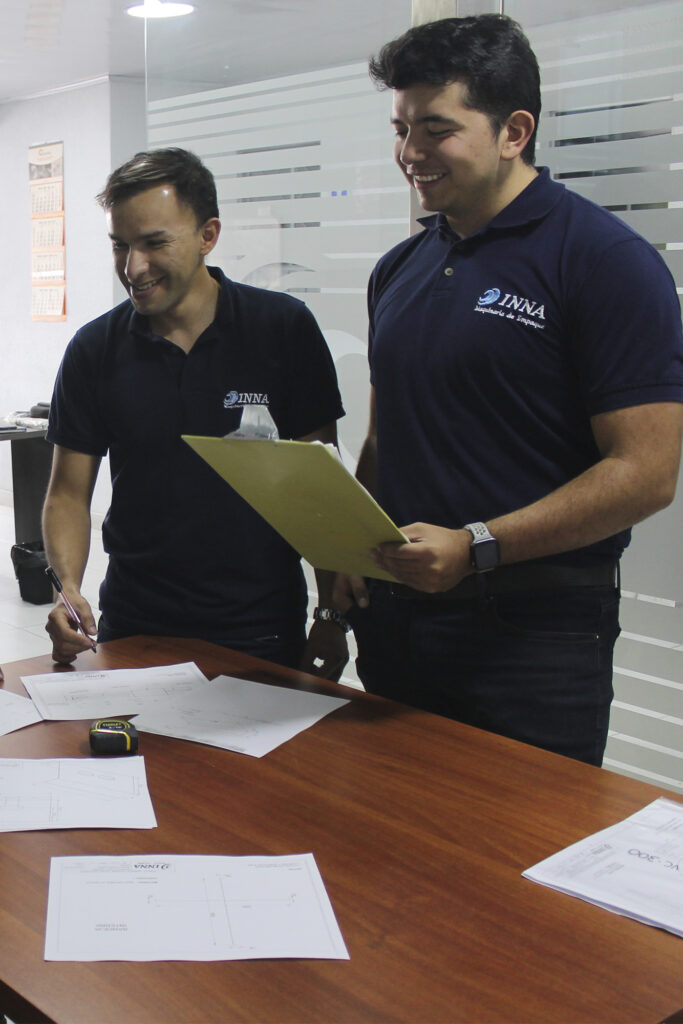 Nuestra asesoría combina conocimiento técnico, estrategia y experiencia para llevar tus procesos de producción a un nuevo nivel de eficiencia, automatización y rentabilidad. Confía en INNA para impulsar tu crecimiento.