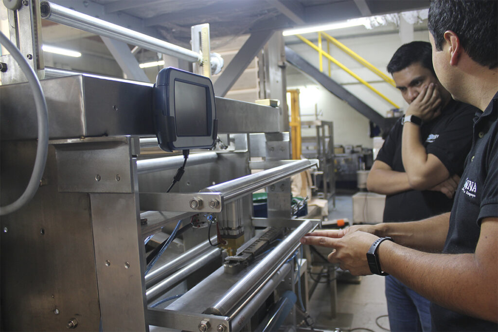 Detectamos puntos críticos, diseñamos estrategias y aplicamos automatización inteligente para que tu planta alcance nuevos niveles de productividad y sostenibilidad.