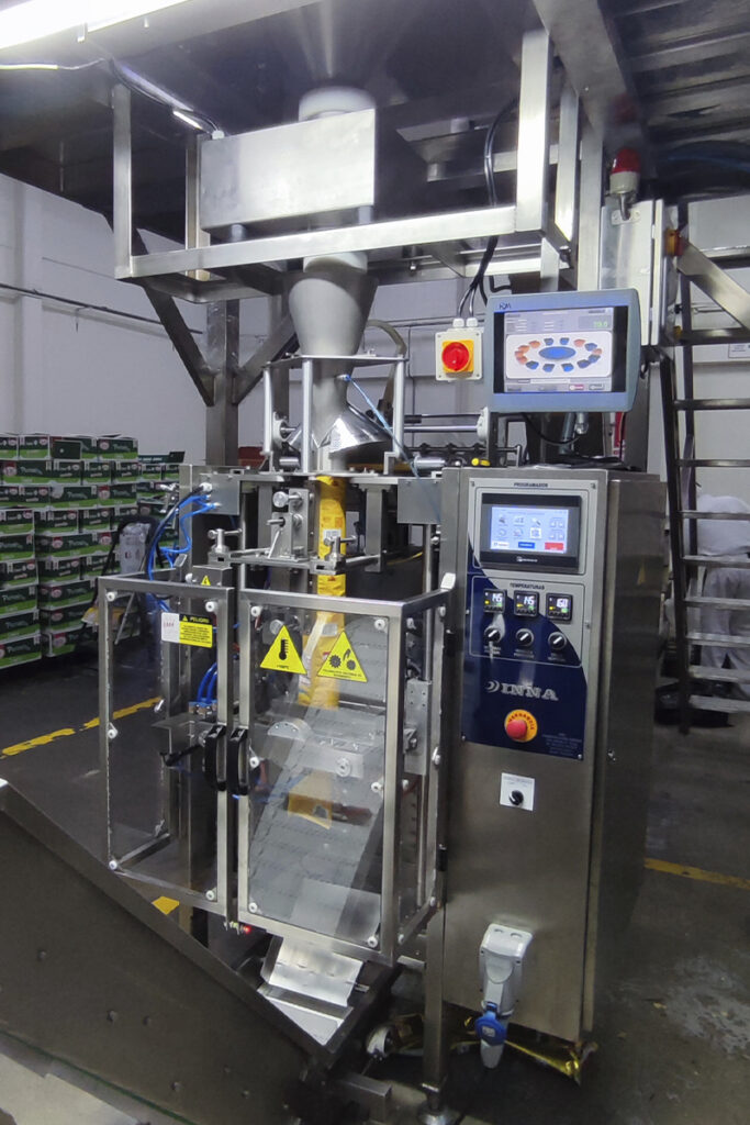 Diseñamos maquinaria vertical, horizontal e inclinada que se adapta a tus productos y ritmos de producción, con precisión, velocidad y confiabilidad industrial.