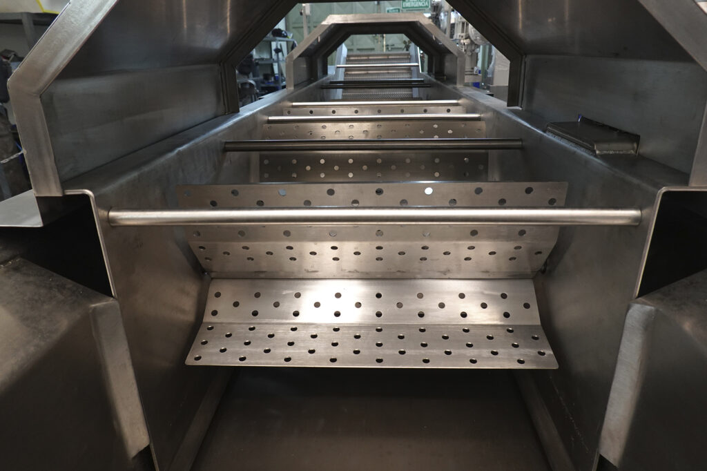 Nuestros equipos se adaptan a distintos volúmenes y alimentos, garantizando cocción uniforme, eficiencia energética y mayor durabilidad del aceite, siempre con resultados de calidad superior.