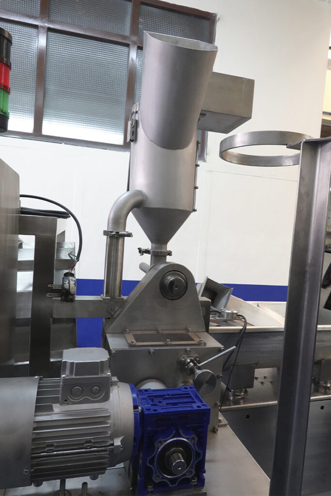 Nuestros equipos de saborizado se ajustan a la naturaleza y formato de cada alimento, ya sean snacks, productos granulados o recubiertos. Con ingeniería de precisión y materiales de alta calidad, logramos una experiencia sensorial superior y un acabado visual uniforme.